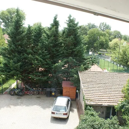 B&B Sohaz Panzio Es Apartmanhaz 솔노크