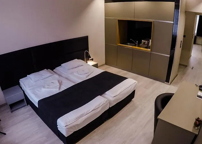 Sohaz Panzio Es Apartmanhaz Сольнок
